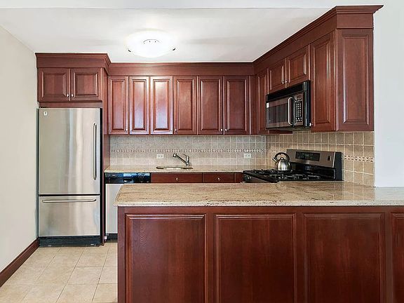 4th image of 188 E 70th St APT 6D