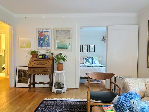 5th image of 532 Belmont Ave E #301
