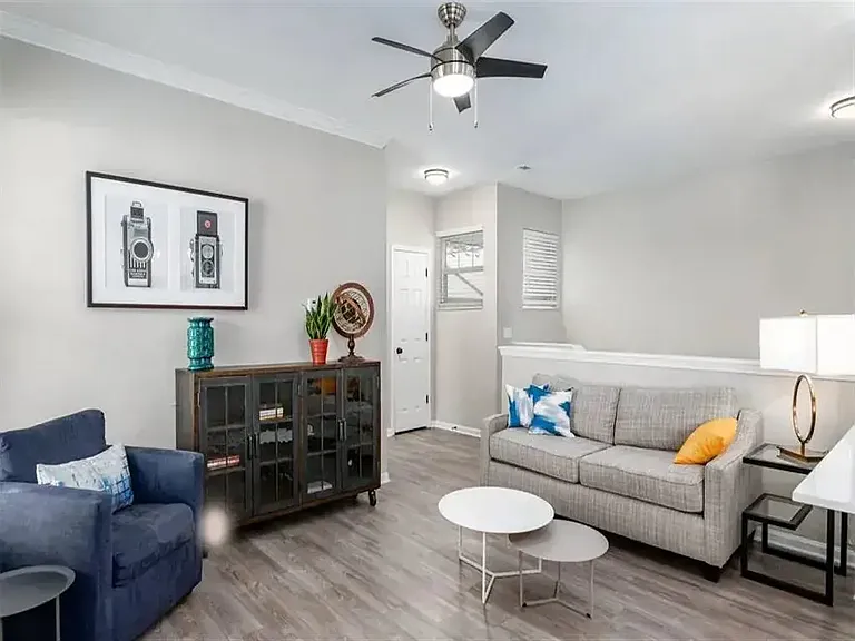 Elevate on Main — Photo 19