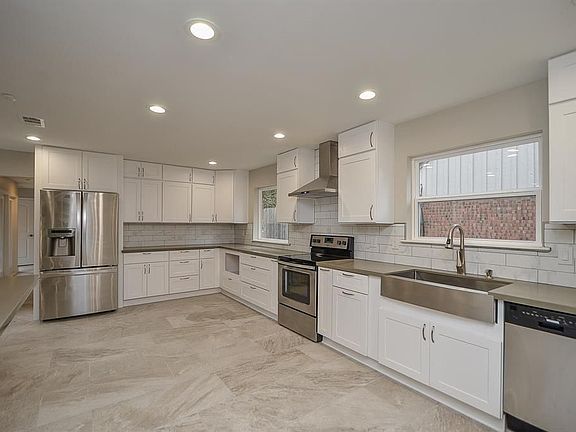 4th image of 5135 Loch Lomond Dr