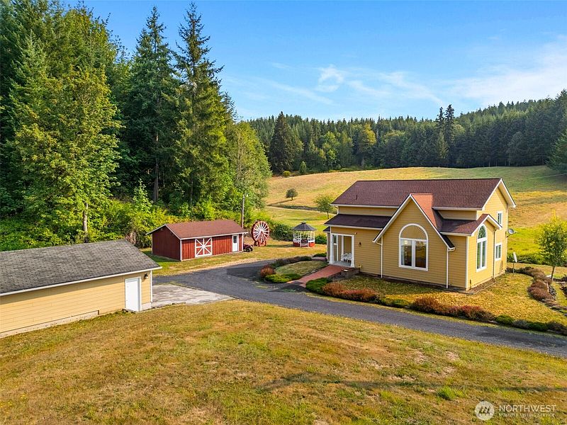 2nd image of 1136 Lincoln Creek Road SW