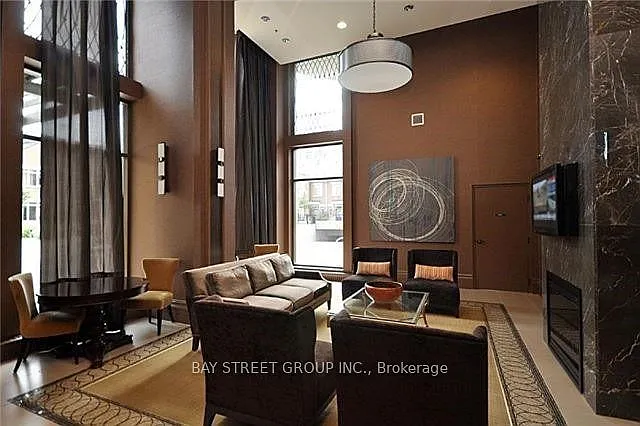 3 bed, $2,699 — Photo 2