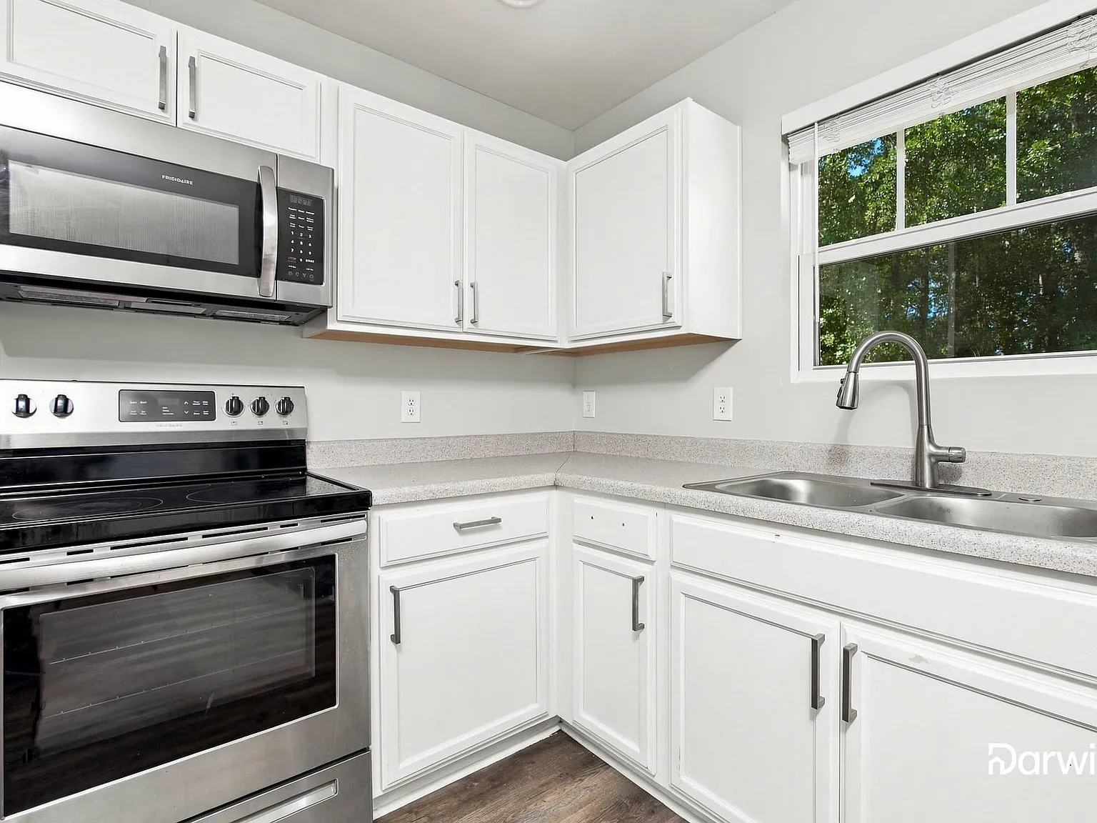 3 bed, 2.0 bath, 1300 sqft, $1,665 — Photo 2