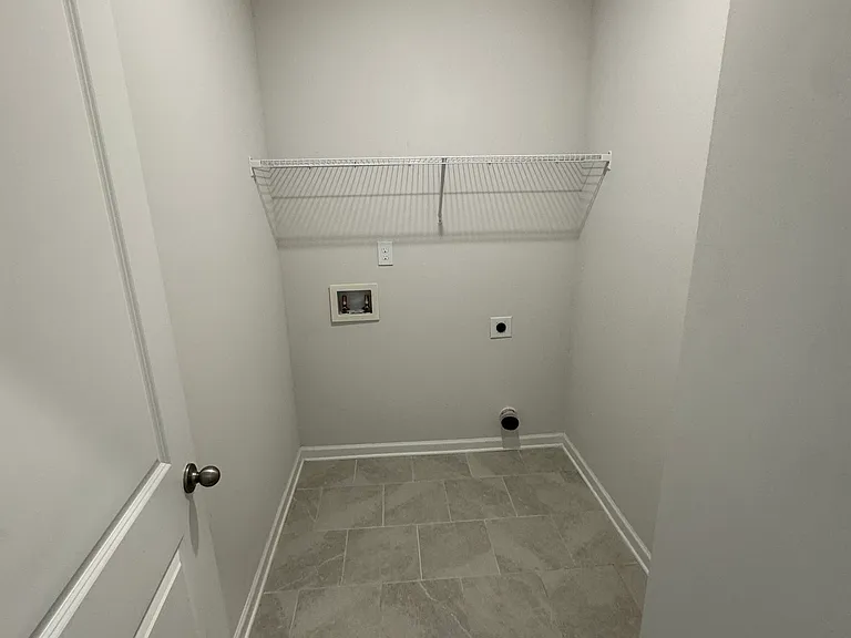 1082 Victorian Blvd — Photo 8