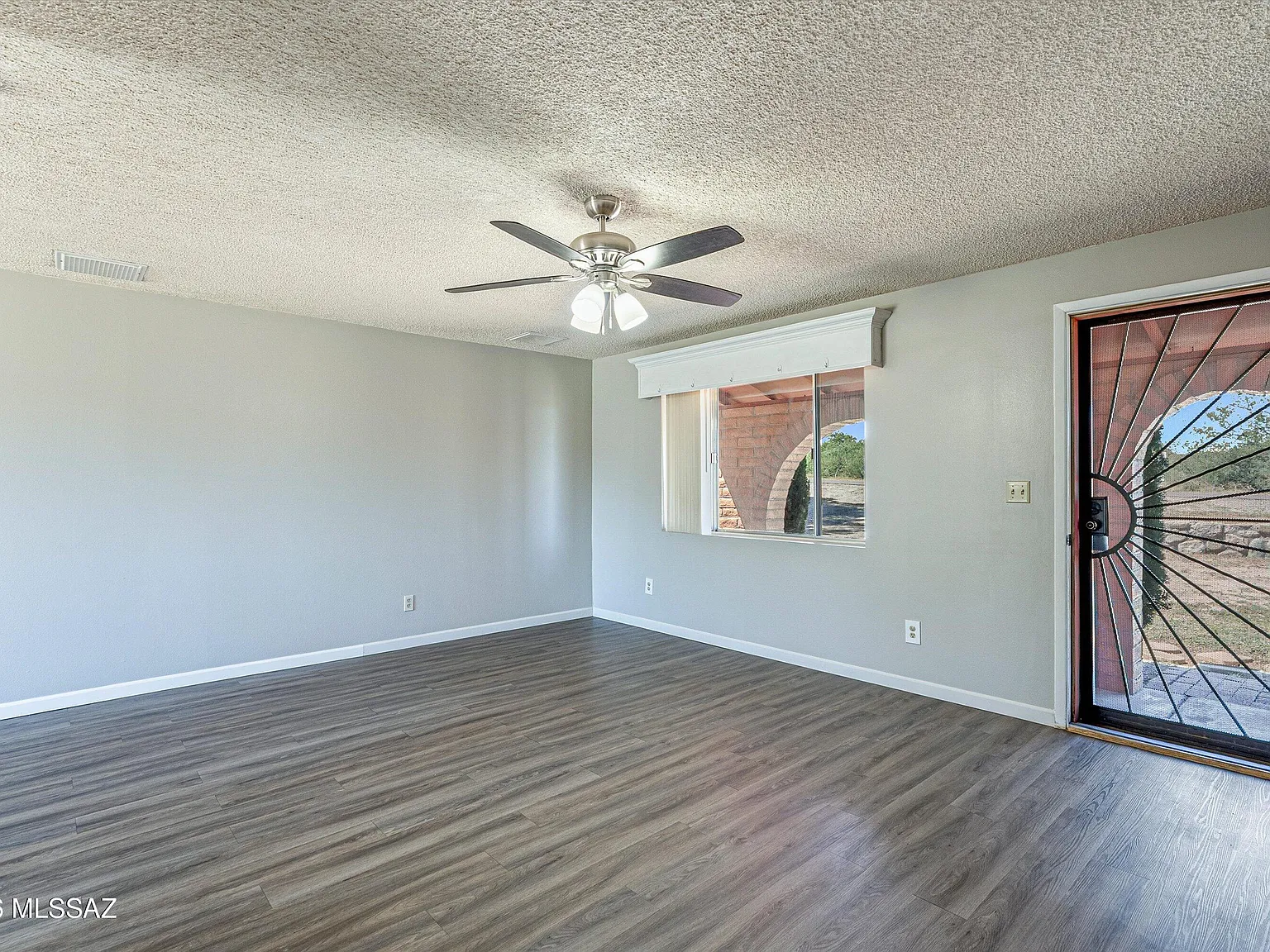 3 bed, 2.0 bath, 1107 sqft, $1,825 — Photo 4