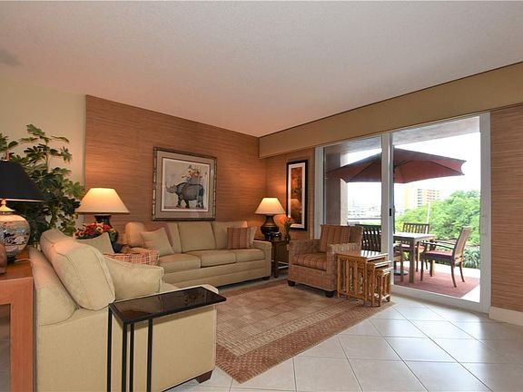 4th image of 2880 NE 14th Street Causeway #110