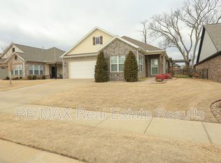 2106 Huntwick Ave, Bentonville, AR 72713