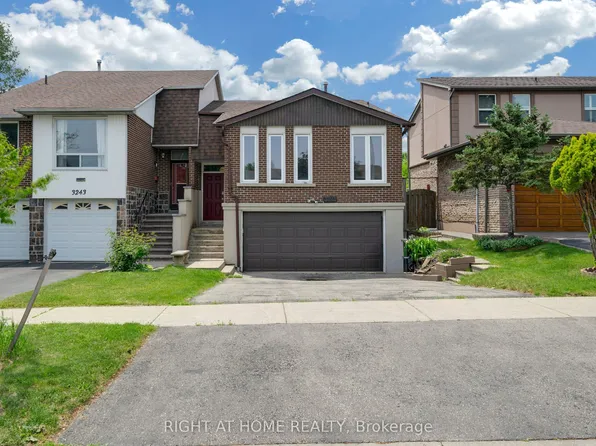 3241 McCarthy Ct, Mississauga, ON L4Y 3Z4