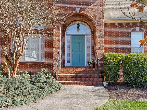 3rd image of 301 Horse Creek Dr