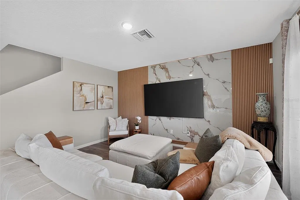 5 bed, 3.0 bath, 2528 sqft, $3,100 — Photo 4