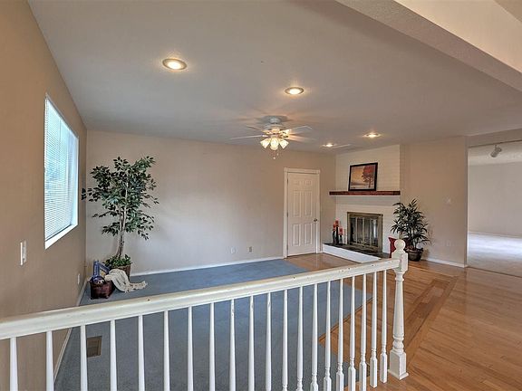 2nd image of 723 Snyder St