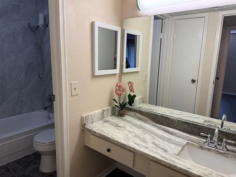 2120 El Paseo St #2406 — Photo 16