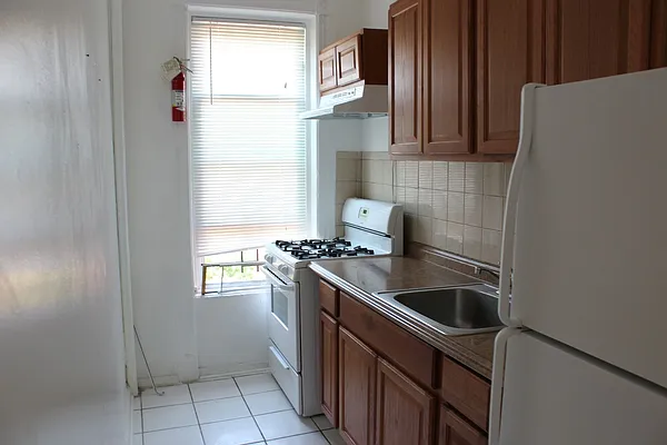 Rented by Premier Metro Realty Corp | media 23