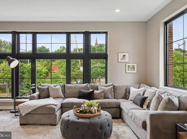 4533 Riverside Way, Philadelphia, PA 19127