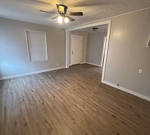 3rd image of 813 Montrose St