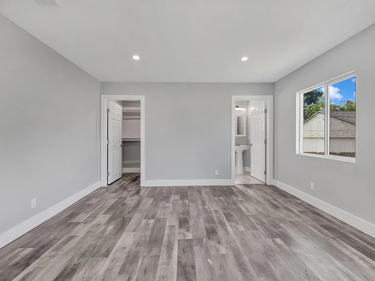 17116 Kingsbury St — Photo 11
