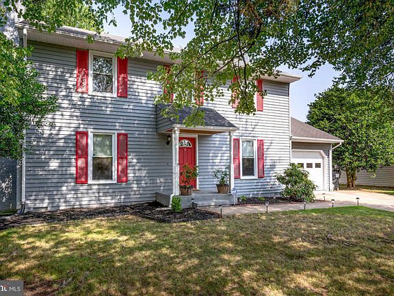 2nd image of 811 Shamrock Dr