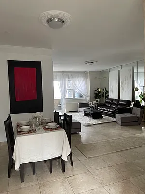 Sold by R New York | media 28