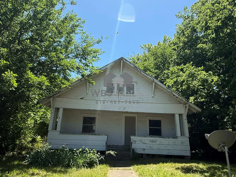 715 Fredonia St — Photo 15