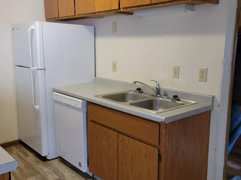 133 E Cedar St — Photo 3