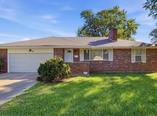 1706 SW Arrowhead Rd, Topeka, KS 66604