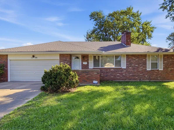 1706 SW Arrowhead Rd, Topeka, KS 66604