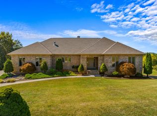 1991 Lakebrook Cir, Dandridge, TN 37725