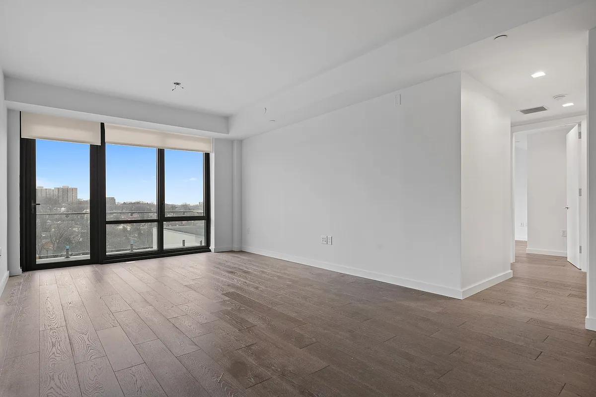 Building Photo - 320 Adolphus Ave #812