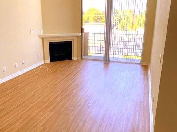 5th image of 22859 Del Valle St #1631
