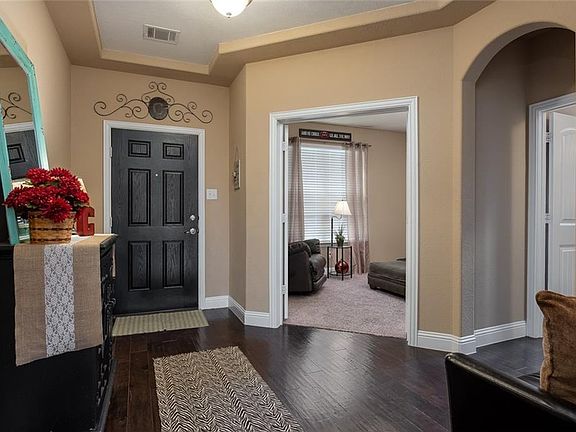 3rd image of 110 Pleasant Hill Ln