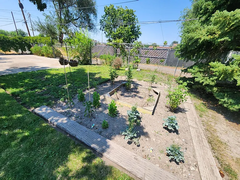 1306 W Gillespie Ave — Photo 16