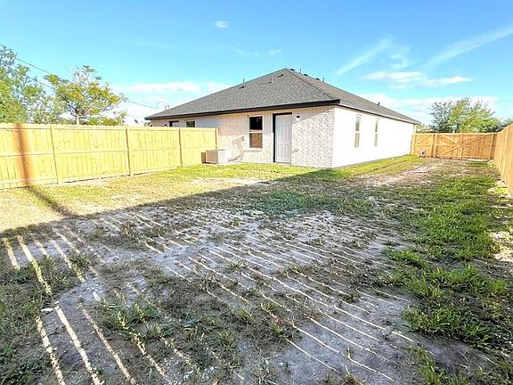 2nd image of 107 Willacy Ave #A