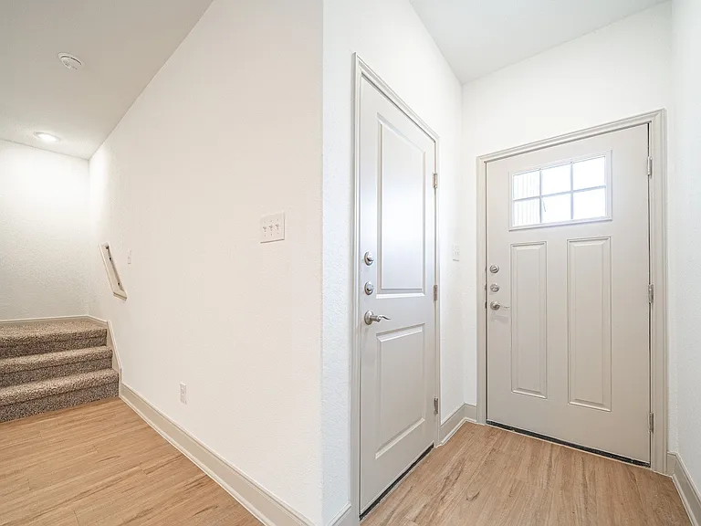 7624 Magnolia Vlg #102 — Photo 3