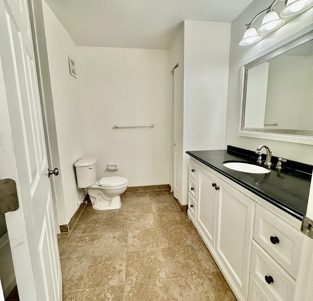 3 bed, 2.0 bath, 1434 sqft, $1,975 — Photo 4