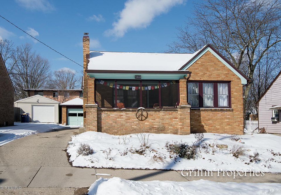 1st image of 1359 Emerald Ave NE