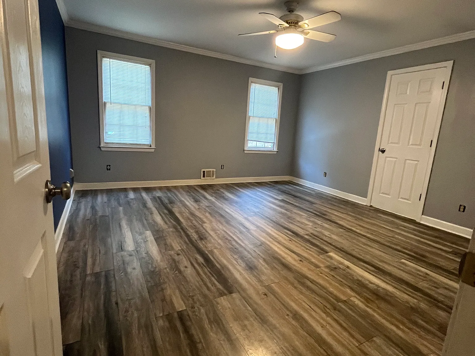 4 bed, 2010 sqft, $1,200 — Photo 2