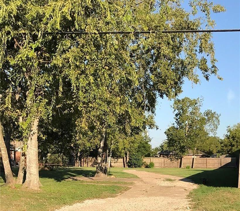2nd image of 415 Holleman Dr