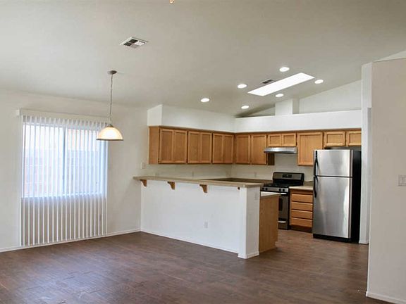 4th image of 2686 S Gardenia Ave