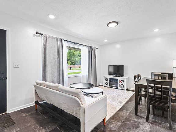 5th image of 9507 Cincinnati Dr