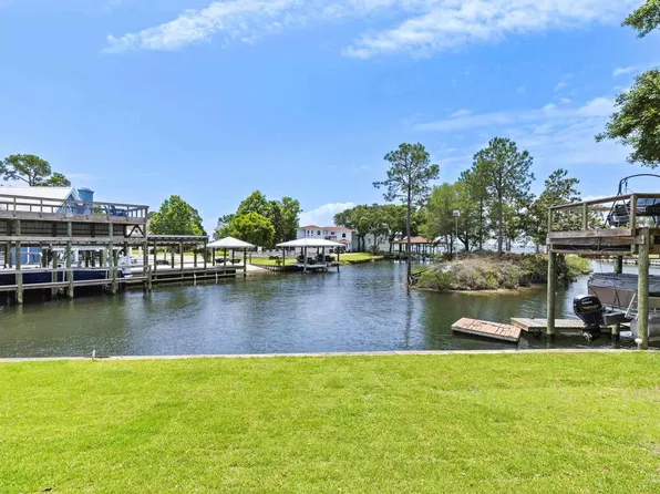 23 Neptune Dr, Mary Esther, FL 32569