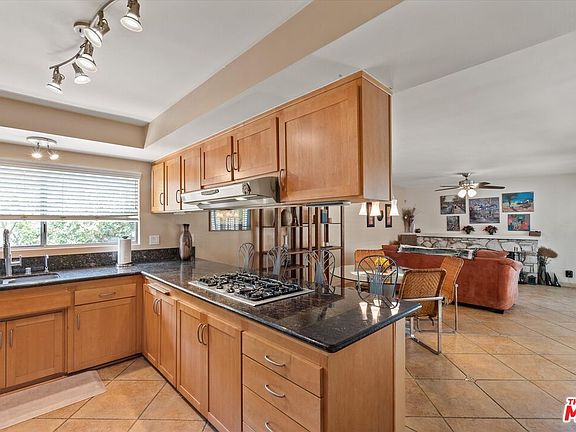5th image of 3309 W 82nd St