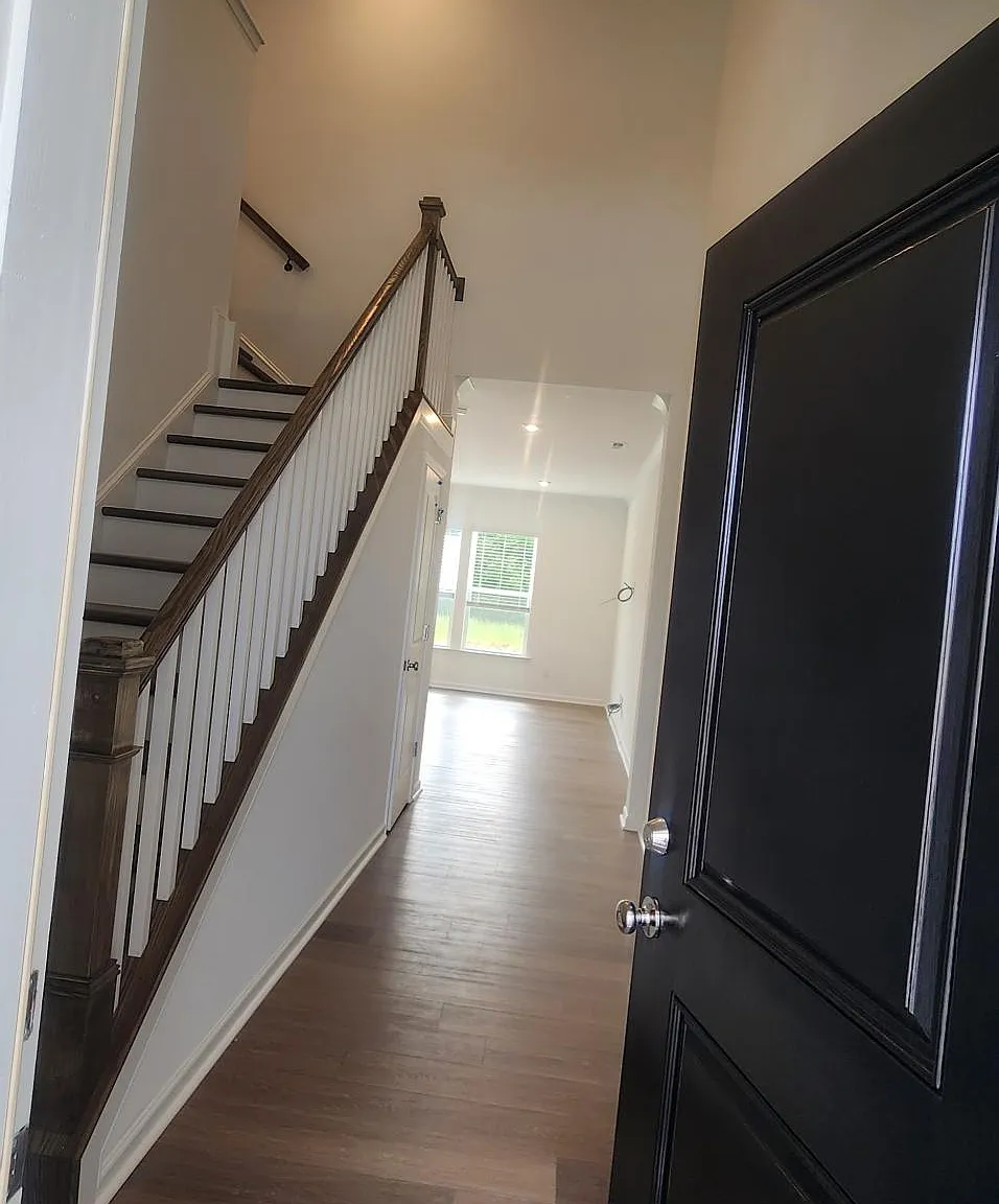 3 bed, 1835 sqft, $2,500 — Photo 3