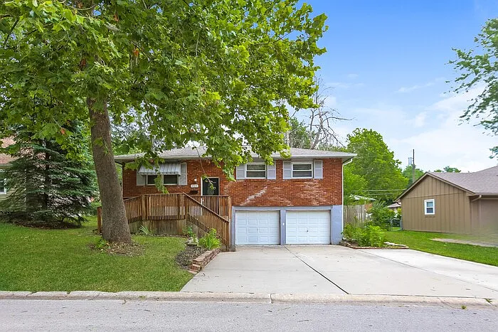 909 Ridge Dr — Photo 1