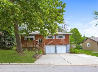 909 Ridge Dr, Belton, MO 64012