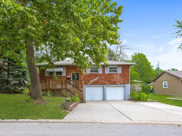 909 Ridge Dr, Belton, MO 64012