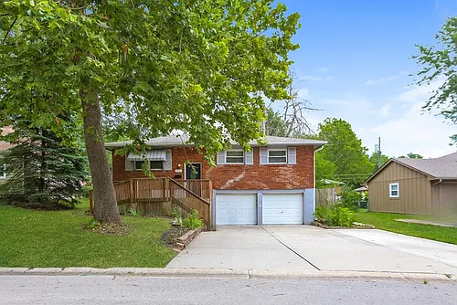 909 Ridge Dr Photo 1