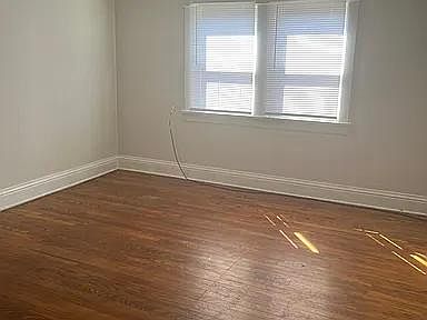 4th image of 3831 Elm St