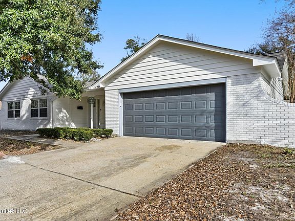2nd image of 700 Sarazen Dr