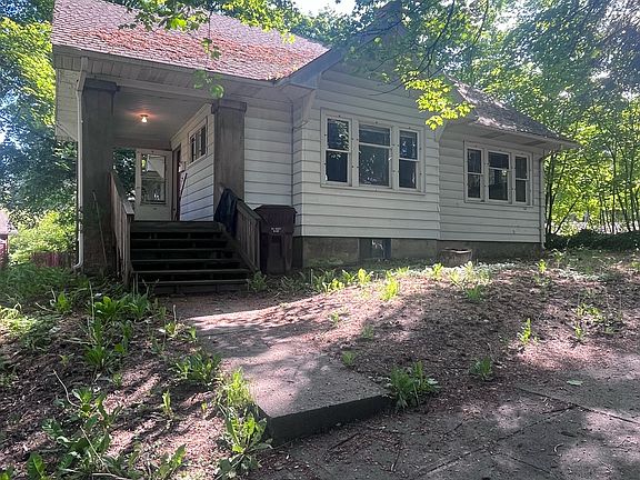 2nd image of 410 NE Colorado St