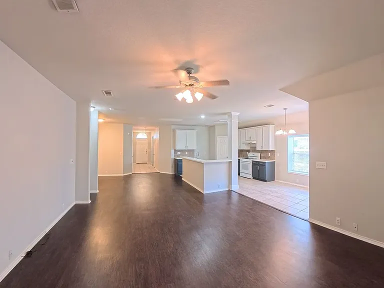 2029 Oak Manor Dr — Photo 4